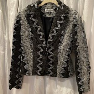 Womens short jacket in graphic pattern in grey & black with nipped waist.size 4.